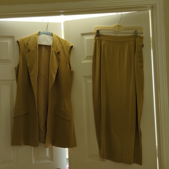 2pc Silk women's top and skirt - Picture 2 of 9
